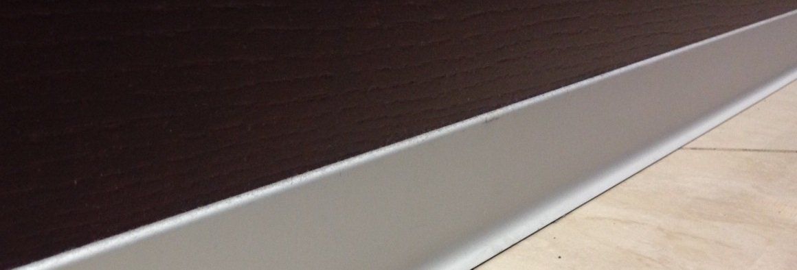 Плинтус алюминиевый L-образный анодированное серебро (3000*11*100 мм) — купить в Ульяновске