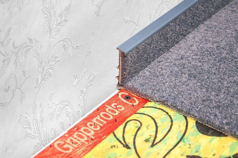 Плинтус для ковролина "Korner" Listwa графит (2500*13,8*50 мм) — купить в Ульяновске