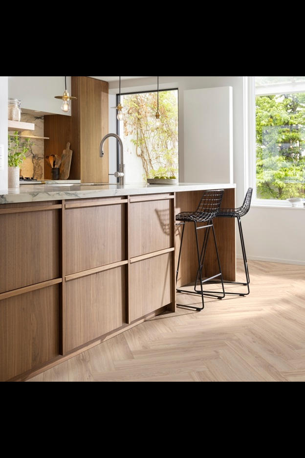 Замковая ПВХ плитка Blackjack Oak 22210 (630*126*6 мм) — купить в Ульяновске