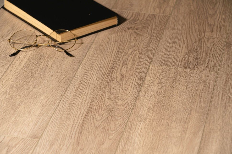 Виниловый ламинат "Bonkeel" Style Дуб Гарднер (1200*125*4 мм) — купить в Ульяновске